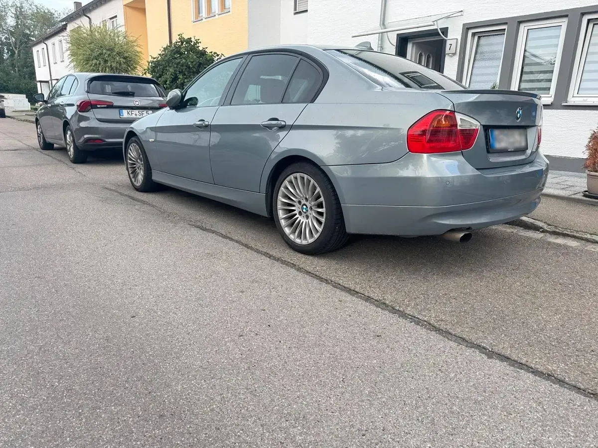 Gebraucht BMW 318 118 PS (86 kW) 2007 Grau Limousine