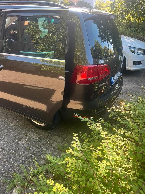 Braun Gebraucht 2014 VW Sharan Van / Kleinbus | 15.000 € (Fairer Preis) - Bild 1/4