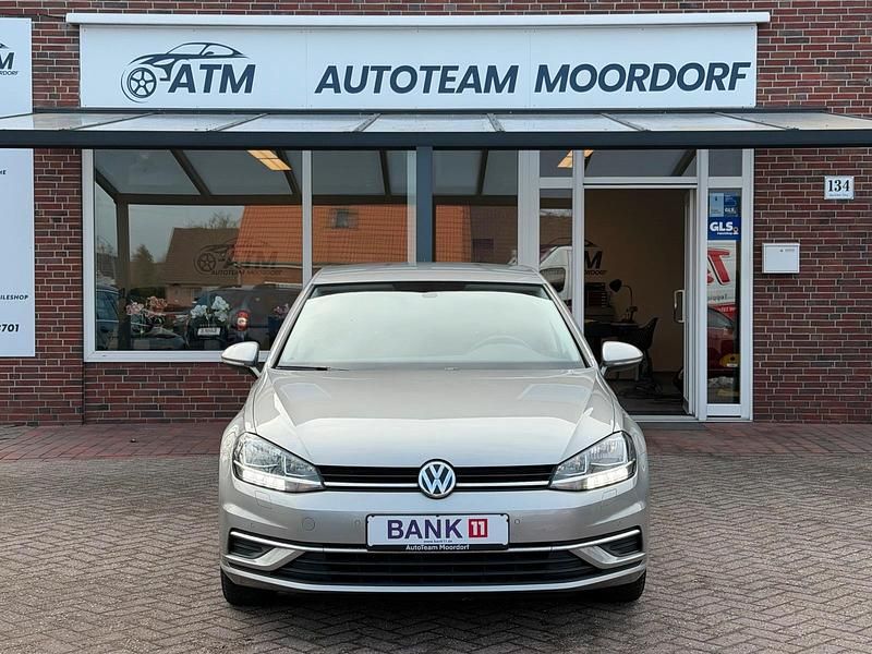 Gebraucht VW Golf VII Comfortline 122 PS (89 kW) 2018 Grau Limousine