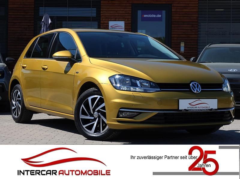 Usado VW Golf VII Join 116 HP (85 kW) 2018 Amarelo Sedan