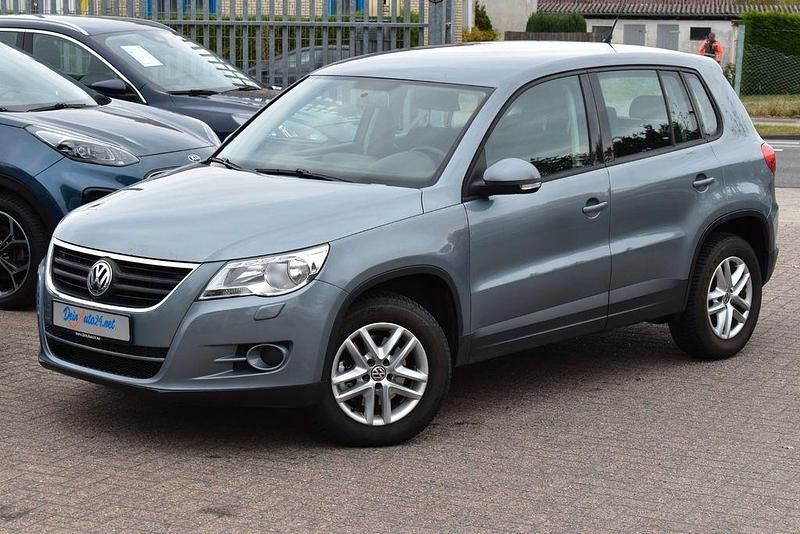 Grau Gebraucht 2007 VW Tiguan Trendline SUV | 2.990 € - Bild 1/4