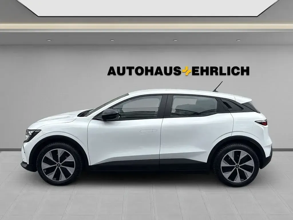 Używany Renault Megane E-Tech Evolution 55 kW (75 KM) 2022 Biały Sedan/Limuzyna