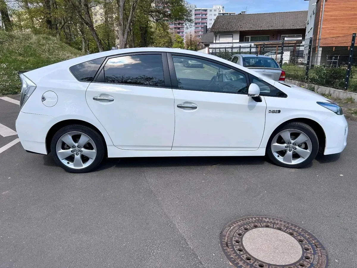 Gebraucht Toyota Prius 136 PS (100 kW) 2013 Weiß Limousine