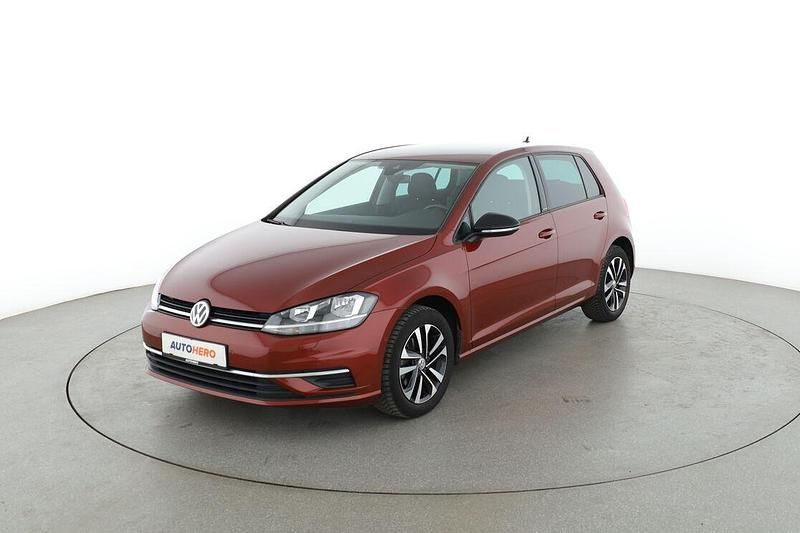 Rot Gebraucht 2019 VW Golf VII IQ Drive Limousine | 14.580 € (Fairer Preis) - Bild 1/3