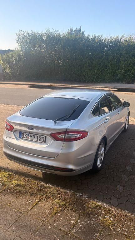 Gebraucht Ford Mondeo Titanium 165 PS (121 kW) 2017 Silber Limousine