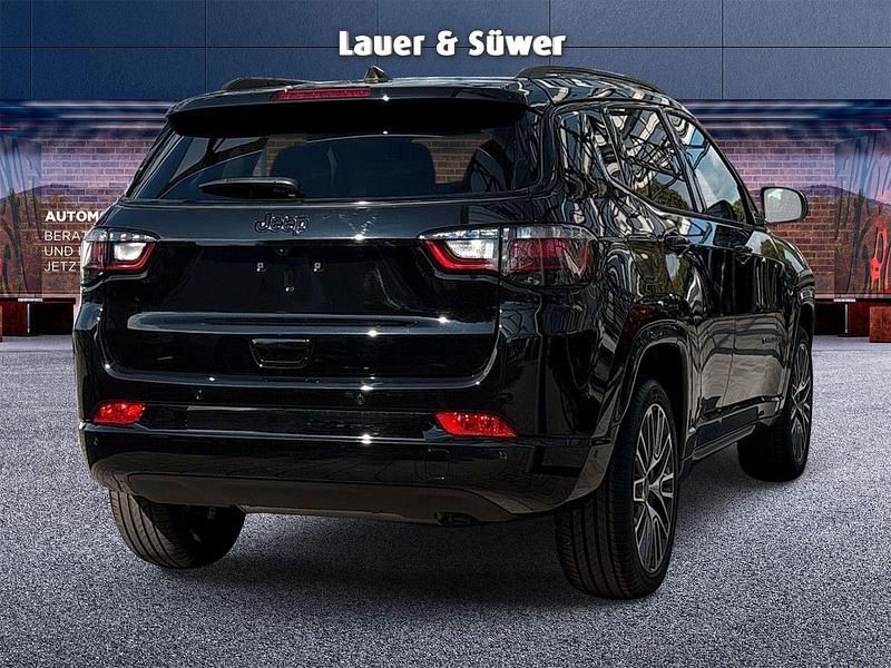 Neu Jeep Compass 129 PS (94 kW) 2025 Schwarz SUV