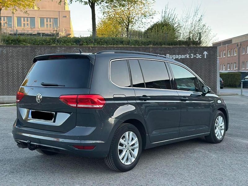 Gebraucht VW Touran 150 PS (110 kW) 2018 Grau Van / Kleinbus