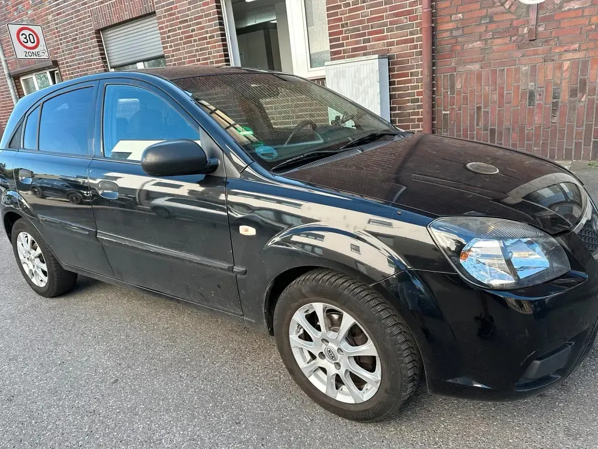 Gebraucht Kia Rio Spirit 105 PS (77 kW) 2010 Schwarz Kleinwagen