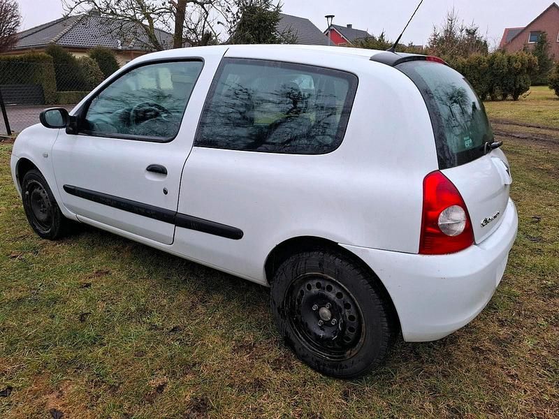 Gebraucht Renault Clio II Campus 56 PS (41 kW) 2009 Weiß Kleinwagen