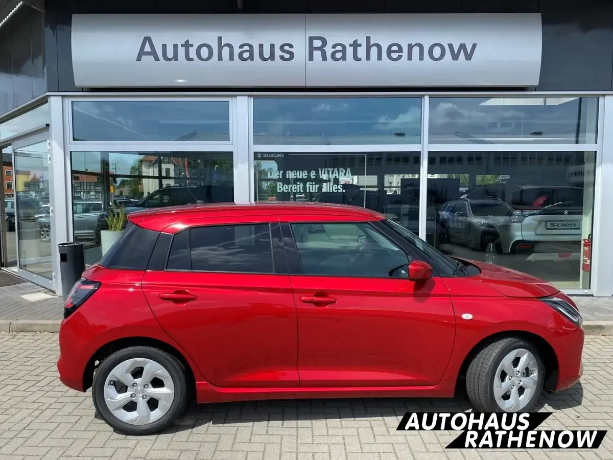 Neu Suzuki Swift Comfort 83 PS (61 kW) 2026 Burning red pearl metallic Kleinwagen
