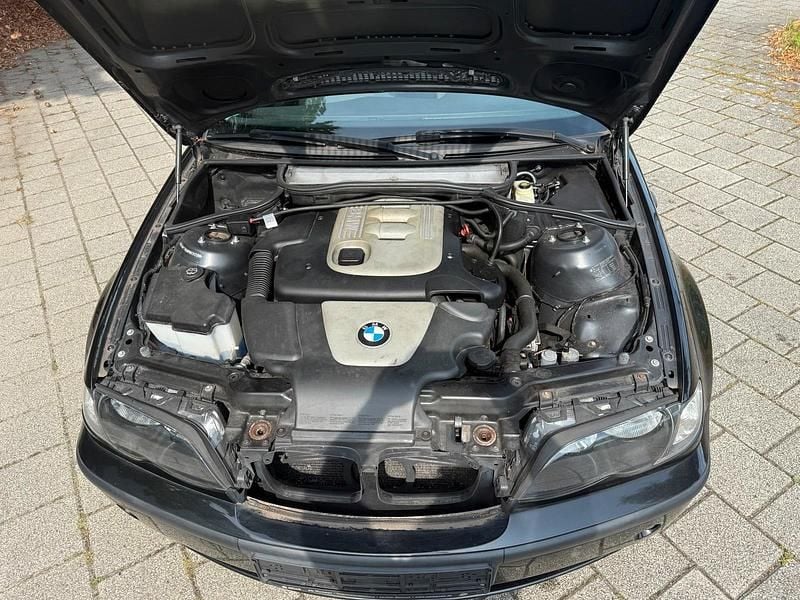 Schwarz Gebraucht 2005 BMW 320 Kombi | 1.900 € (Superpreis) - Bild 1/4