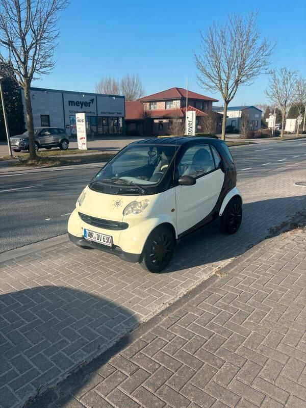 Andere außenfarben Gebraucht 2006 Smart ForTwo Coupé Kleinwagen | 2.490 € (Etwas zu teuer) - Bild 1/4