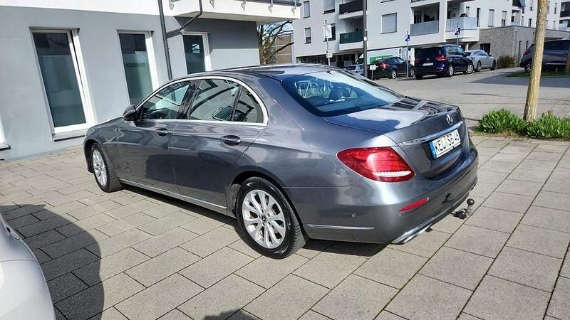 Gebraucht Mercedes E220 Avantgarde 194 PS (142 kW) 2017 Grau Limousine