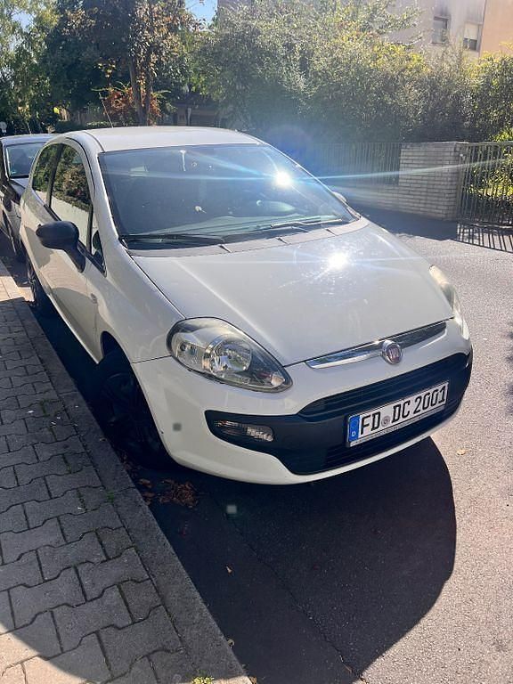 Weiß Gebraucht 2010 Fiat Punto Evo Active Kleinwagen | 1.299 € (Fairer Preis) - Bild 1/4