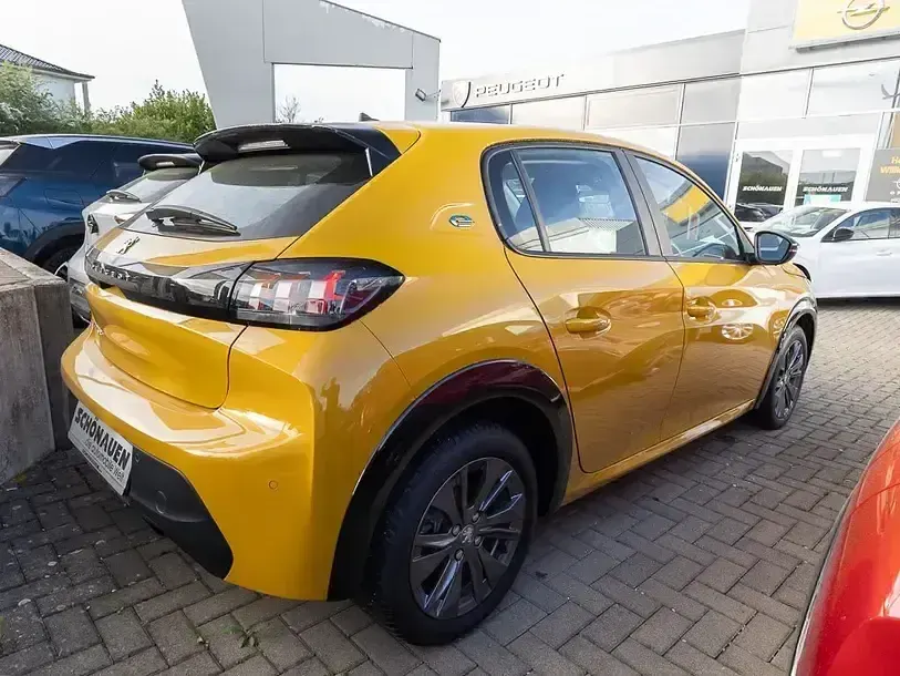 Gebraucht Peugeot e-208 Active 11 kW (15 PS) 2023 Gelb Kleinwagen