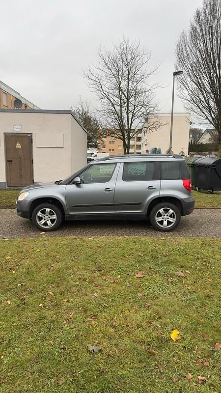 Gebraucht Skoda Yeti 108 PS (79 kW) 2013 Grau SUV