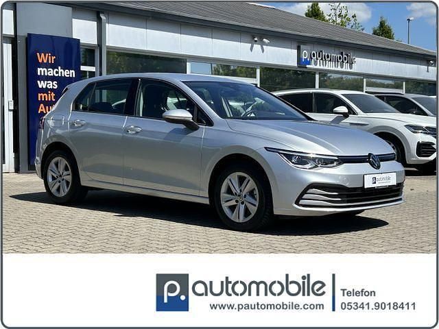 Silber Gebraucht 2023 VW Golf VIII Life Limousine | 23.980 € (Superpreis) - Bild 1/4