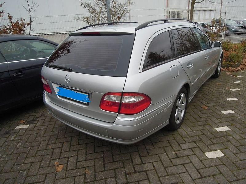 Gebraucht Mercedes E240 Avantgarde 177 PS (130 kW) 2004 Silber Kombi