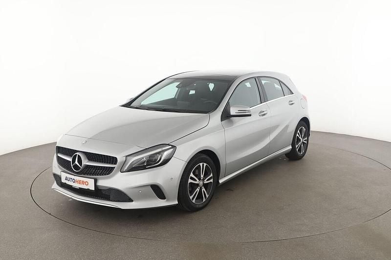 Grau Gebraucht 2016 Mercedes A180 Style Limousine | 16.190 € (Fairer Preis) - Bild 1/3
