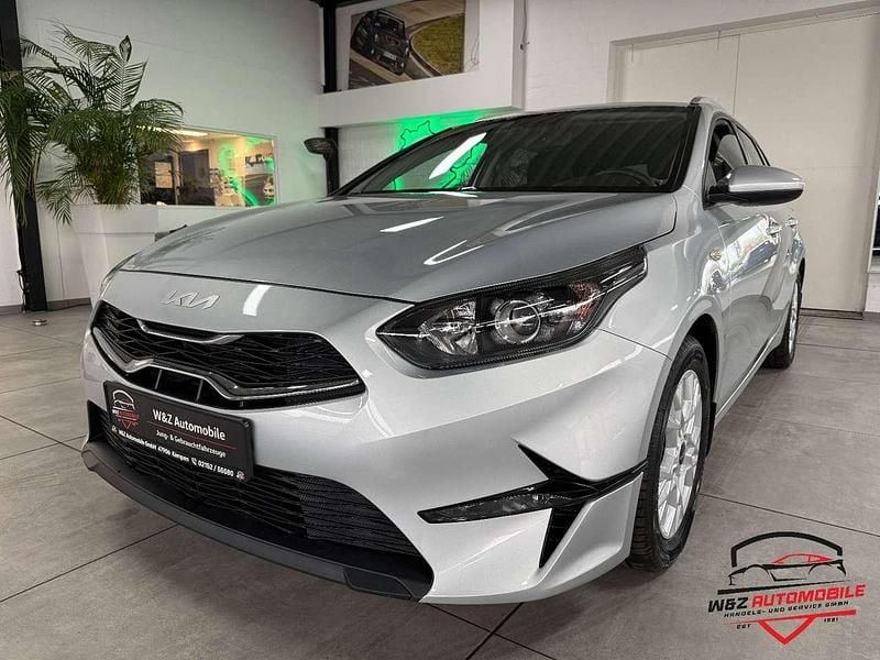 Silber Gebraucht 2023 Kia Ceed Sportswagon Kombi | 20.980 € (Guter Preis) - Bild 1/4