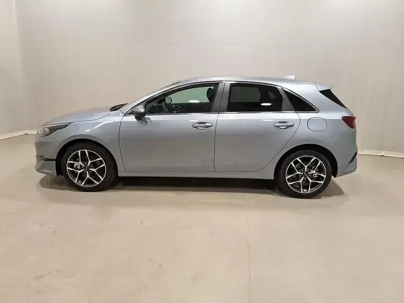 Neu Kia Ceed Style 140 PS (102 kW) 2025 Lunar silber Kleinwagen