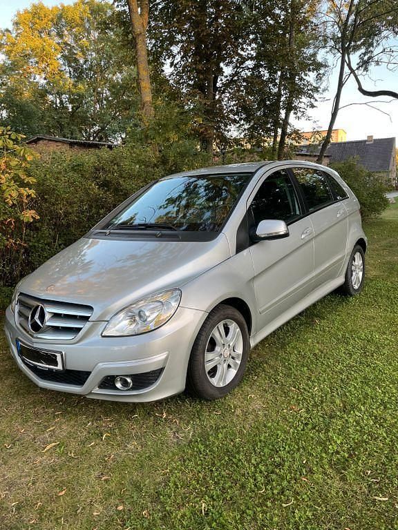Silber Gebraucht 2009 Mercedes B170 Van / Kleinbus | 5.600 € (Guter Preis) - Bild 1/4