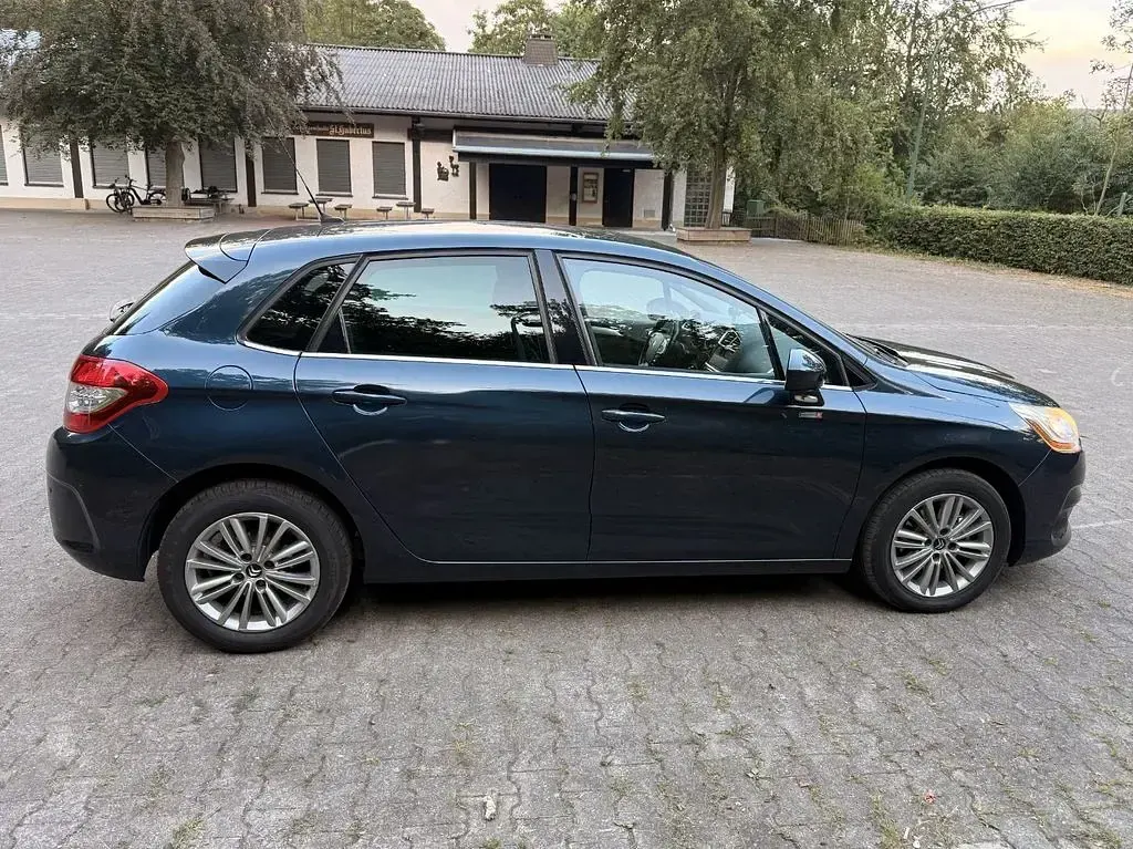 Gebraucht Citroën C4 Tendance 111 PS (81 kW) 2011 Blau Limousine