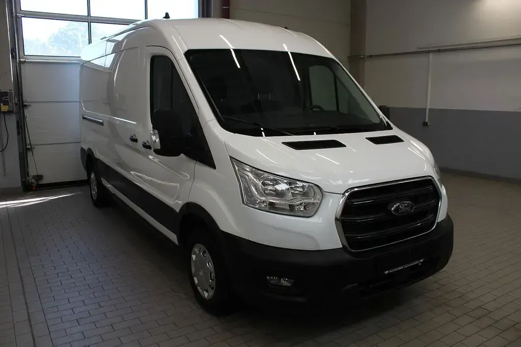 Gebraucht Ford Transit Trend 131 PS (96 kW) 2022 Weiß Pickup