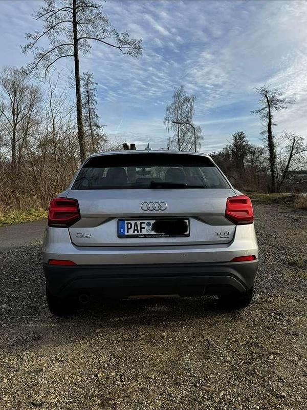 Gebraucht Audi Q2 Basis 116 PS (85 kW) 2017 Grau SUV