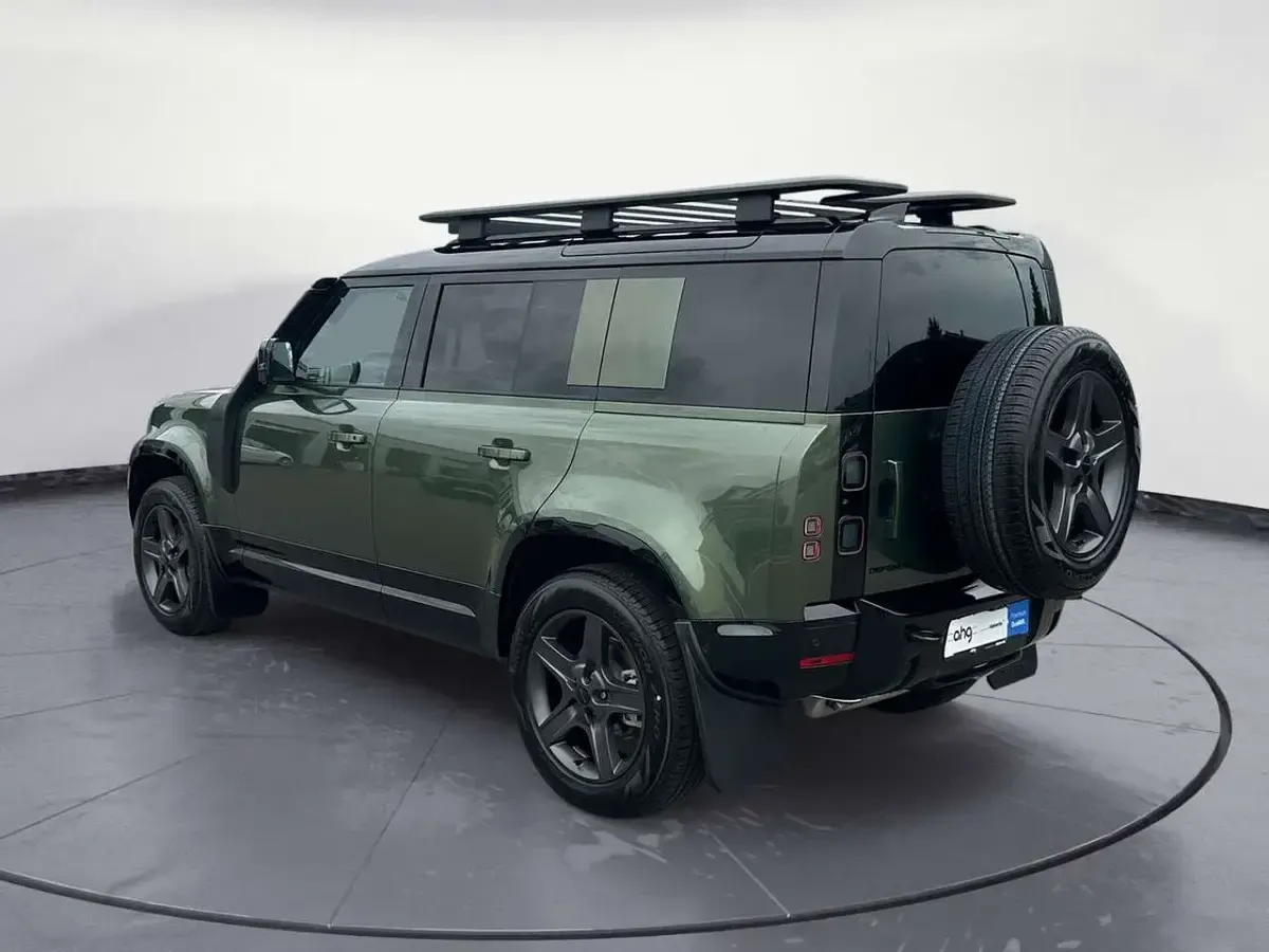 Neu Land Rover Defender SE Dynamic 200 PS (147 kW) 2026 Woolstone green SUV
