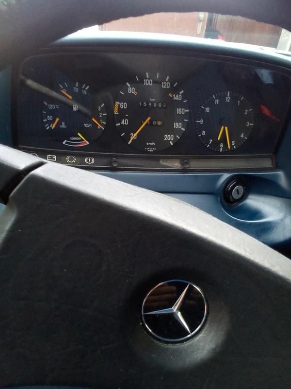 Second-hand Mercedes 200 109 CP (80 kW) 1982 Andere farben Berlinǎ