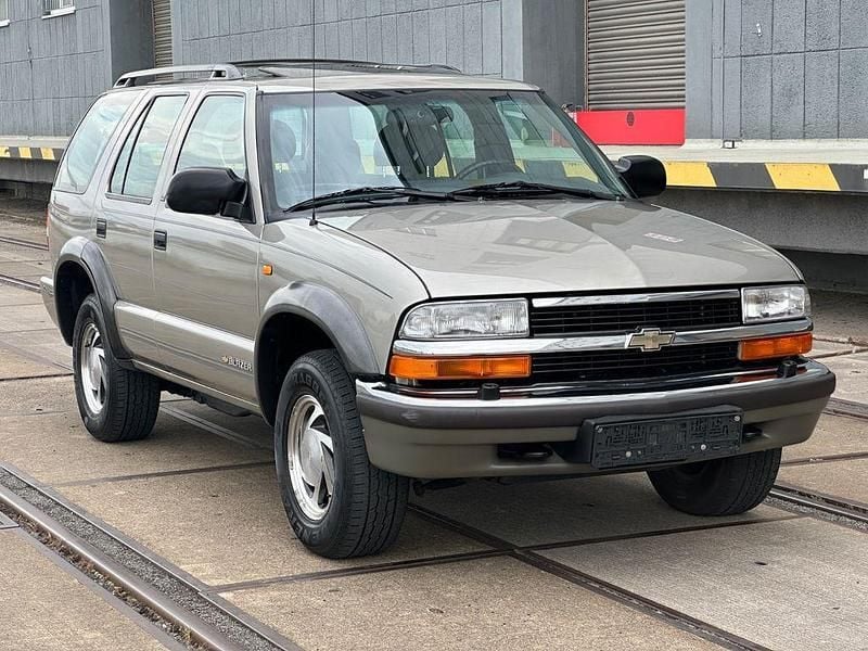 Gold Gebraucht 2002 Chevrolet Blazer LT SUV | 6.999 € (Etwas zu teuer) - Bild 1/4
