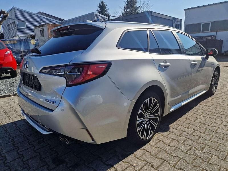 Gebraucht Toyota Corolla Hybrid Team 152 PS (111 kW) 2022 Precious silver Kombi