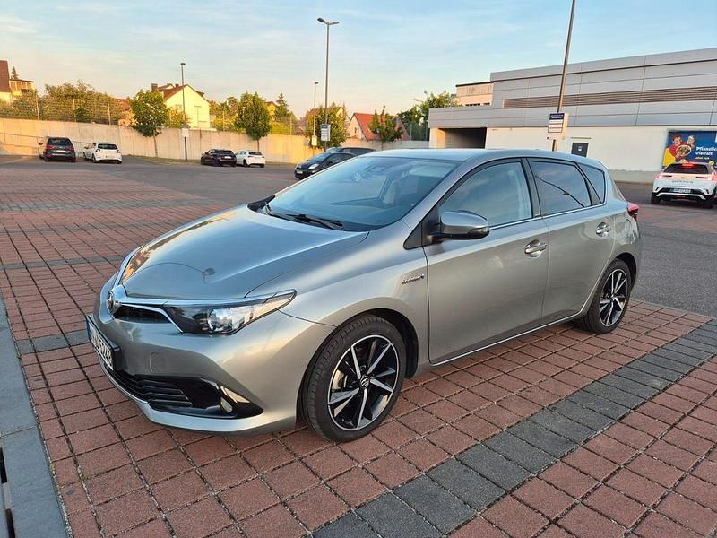 Grau Gebraucht 2017 Toyota Auris Hybrid Edition-S Limousine | 11.000 € (Superpreis) - Bild 1/4