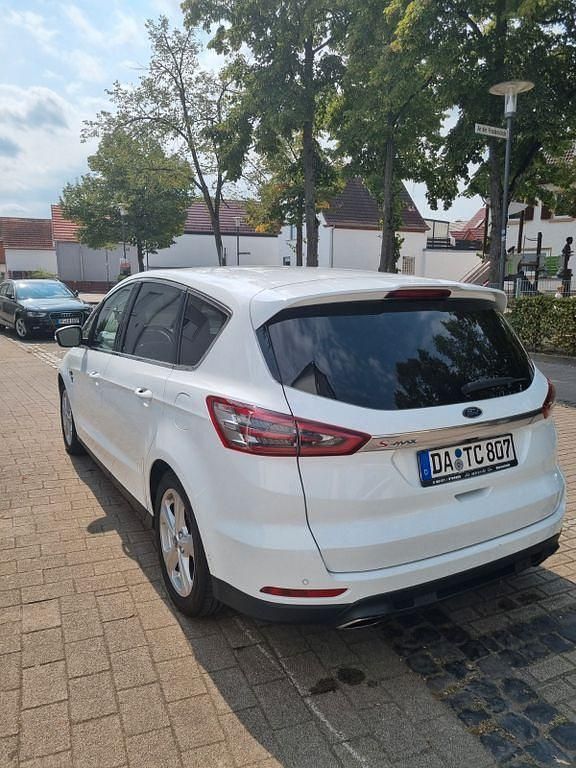 Weiß Gebraucht 2017 Ford S-MAX Titanium Van / Kleinbus | 13.500 € (Etwas zu teuer) - Bild 1/4