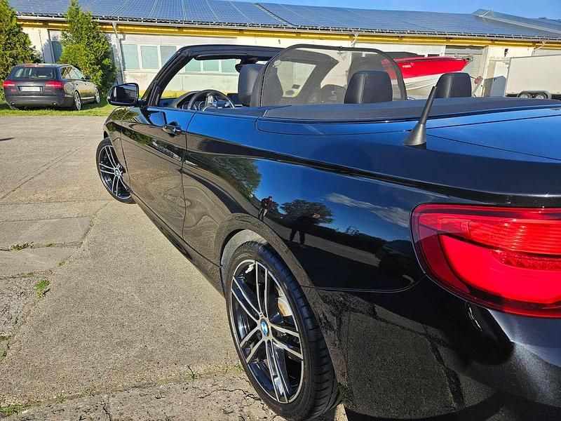 Schwarz Gebraucht 2018 BMW 220 M Sport Cabrio | 22.900 € (Fairer Preis) - Bild 1/4