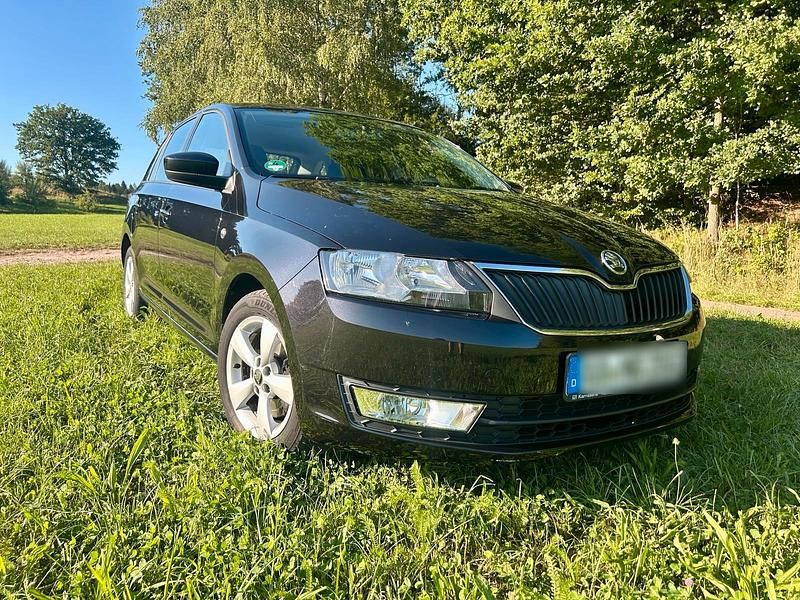 Schwarz Gebraucht 2013 Skoda Rapid Kleinwagen | 6.499 € (Fairer Preis) - Bild 1/4