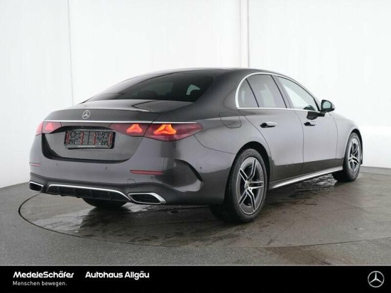 Gebraucht Mercedes E200 AMG 204 PS (150 kW) 2024 Lack graphitgrau (metallic) Limousine