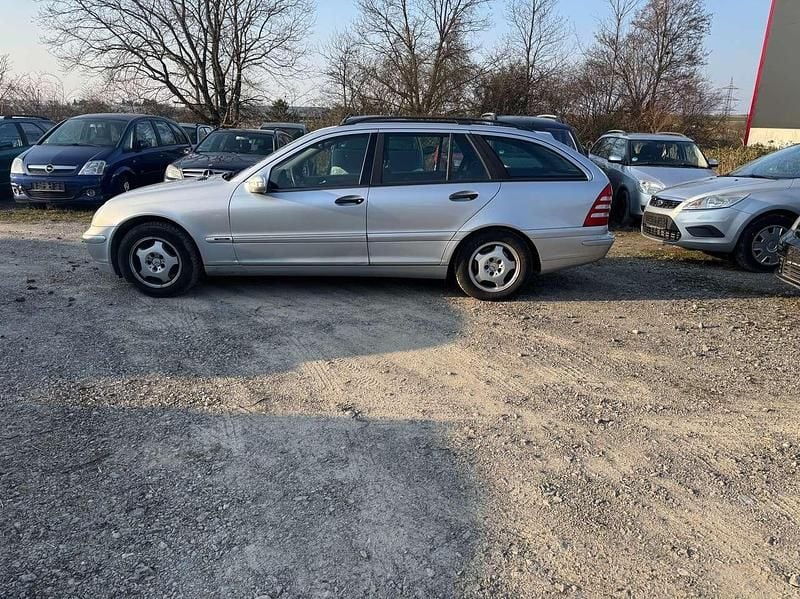 Gebraucht Mercedes C180 143 PS (105 kW) 2002 Brillantsilber  metalliclack Kombi