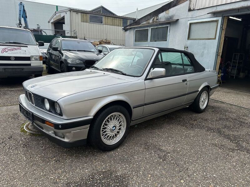 Silber Gebraucht 1992 BMW 318 Cabriolet Cabrio | 10.900 € - Bild 1/4