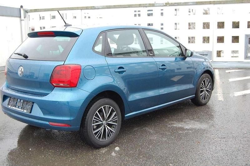 Gebraucht VW Polo Sound 90 PS (66 kW) 2017 Blau Kleinwagen