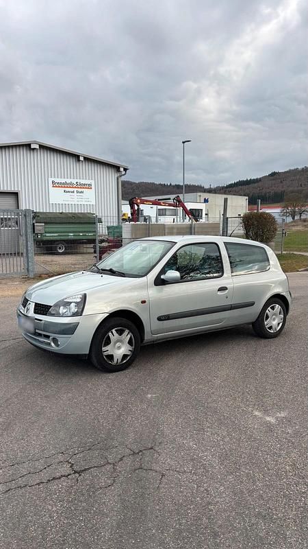 Gebraucht Renault Clio II 75 PS (55 kW) 2001 Silber Kleinwagen