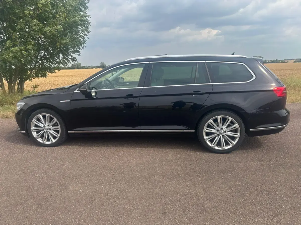 Gebraucht VW Passat Highline 239 PS (175 kW) 2015 Schwarz Kombi