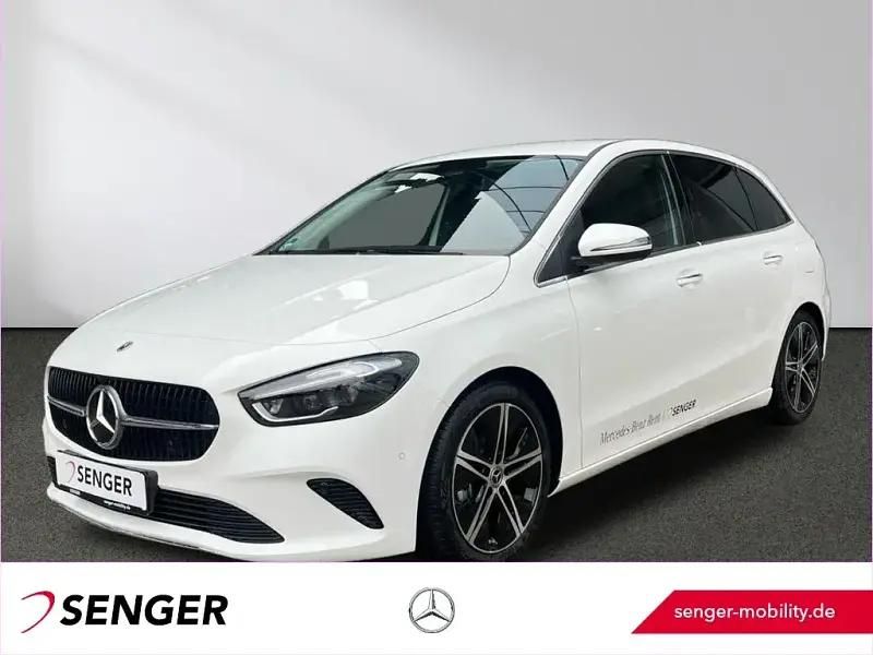 Weiß Gebraucht 2025 Mercedes B200 Progressive Van / Kleinbus | 35.970 € (Teuer) - Bild 1/1