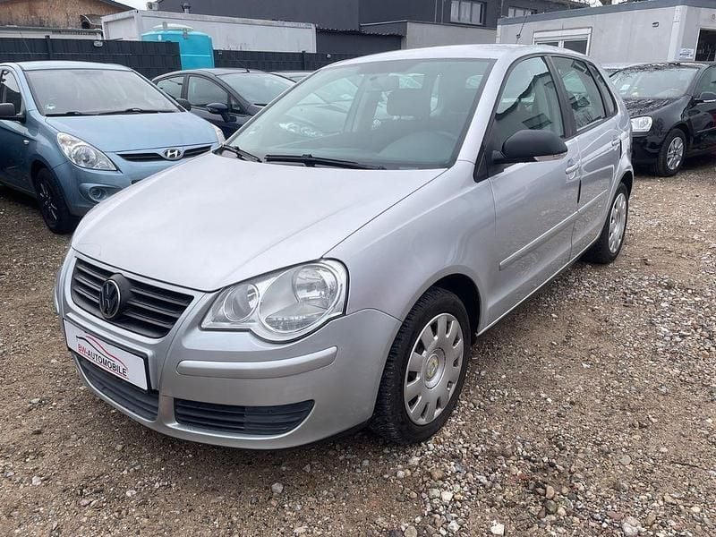 Silber Gebraucht 2005 VW Polo Trendline Limousine | 3.300 € (Fairer Preis) - Bild 1/4