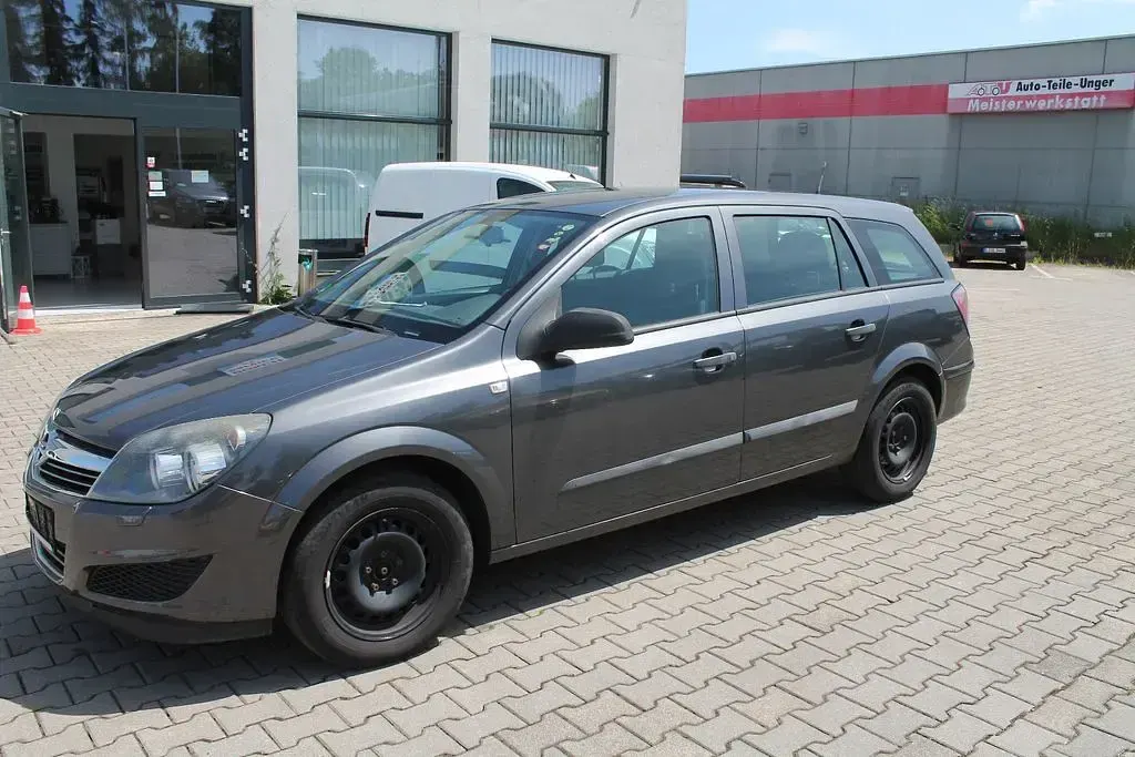 Gebraucht Opel Astra Selection 116 PS (85 kW) 2009 Grau Limousine