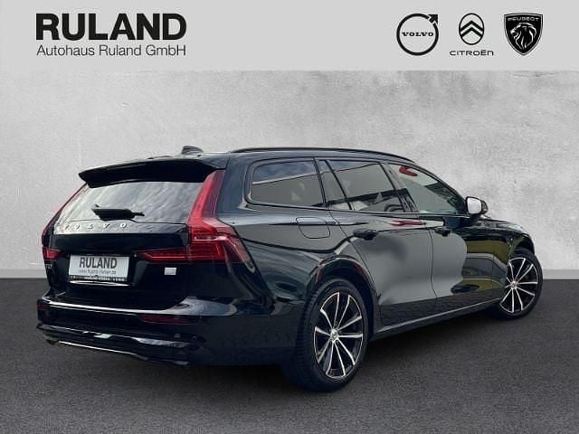 Gebraucht Volvo V60 Plus 349 PS (256 kW) 2022 Black solid stone / solid Kombi