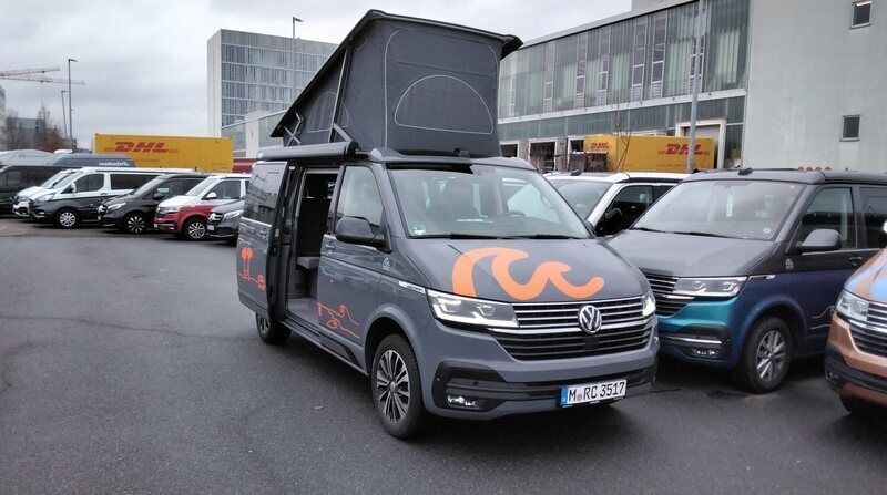 Schwarz Gebraucht 2021 VW T6.1 California Van | 55.500 € - Bild 1/4