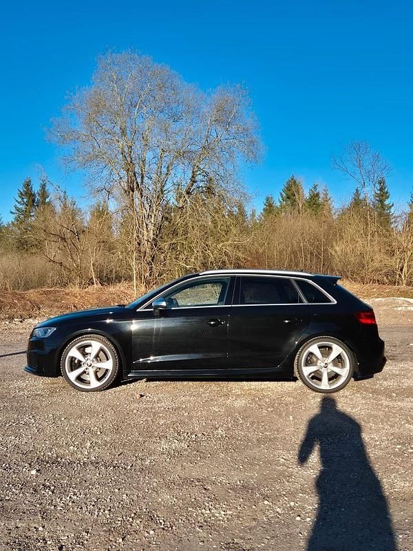 Second-hand Audi RS3 Ambiente 367 CP (269 kW) 2016 Negru Berlinǎ