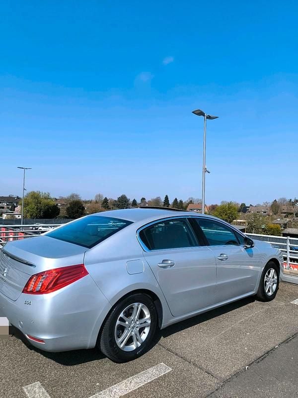 Silber Gebraucht 2012 Peugeot 5008 Allure Limousine | 8.000 € (Teuer) - Bild 1/4